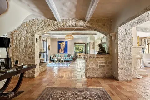 Country Ranch/Farm halfway between Cannes and Monaco haven of peace, 7 bedrooms in Roquefort-les-Pins available for sale For Super Rich