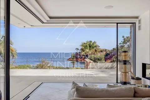 Modern Villa Direct access to the sea large terraces adjoining a long pool, 9 bedrooms in Théoule Sur Mer - French Riviera property for sale For Super Rich