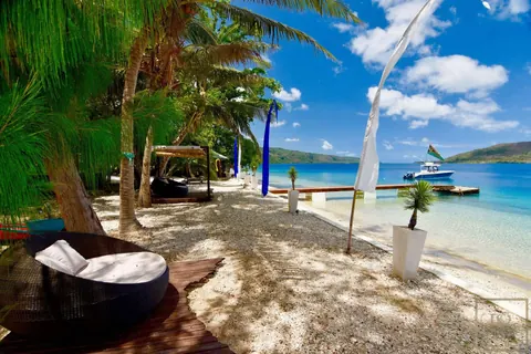 Luxury House Beach Front Private Beach, 8 bedrooms in Tahiti search for sale For Super Rich