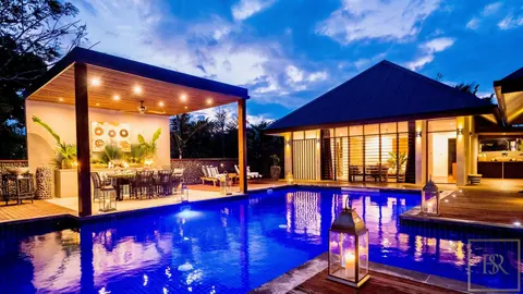 Luxury House Beach Front Private Beach, 8 bedrooms in Tahiti Used for sale For Super Rich