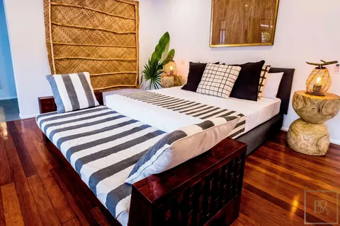 Luxury House Beach Front Private Beach, 8 bedrooms in Tahiti value for sale For Super Rich