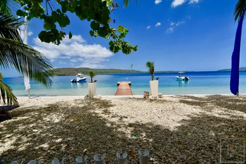 Luxury House Beach Front Private Beach, 8 bedrooms in Tahiti luxury for sale For Super Rich
