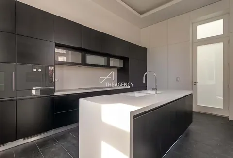 Majestic House Indoor Swimming Pool , 6 bedrooms in Cedofeita, Porto top for sale For Super Rich
