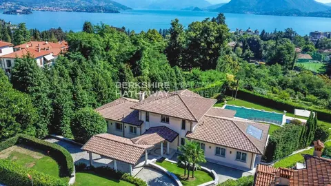 Luxury Villa, heated swimming pool , 6 bedrooms in Stresa Used for sale For Super Rich