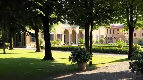 Century Villa Della Porta-Giulini-Crivelli 17th century, 10 bedrooms in Rovellasca buy for sale For Super Rich