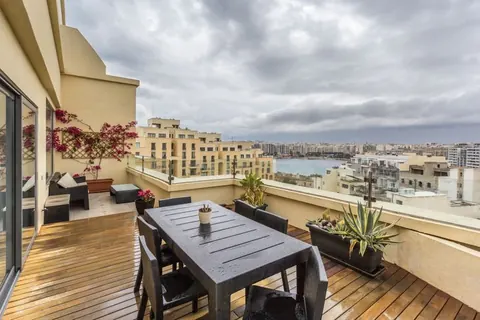 High-end Penthouse Panoramic View Top floor with private pool, 3 bedrooms in St Julians 1000063 for sale For Super Rich