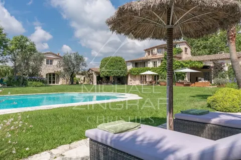 Provencal House Panoramic views sea and the old village Tennis court, pool, stylish summer kitchen, 9 bedrooms in Saint Paul de Vence available for sale For Super Rich