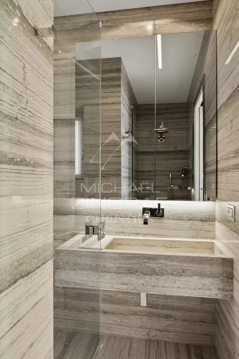 Elegant Villa Breathtaking panoramic views of sea and Monaco Cinema, Fitness, Spa, Pool, 5 bedrooms in Roquebrune Cap Martin ultra luxury for sale For Super Rich