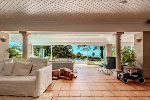 Luxury House swimming pool jacuzzi, sauna, 8 bedrooms in Cascais top for sale For Super Rich