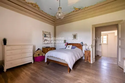 Country Villa Panoramic View of the surrounding valley, 9 bedrooms in Florence top for sale For Super Rich