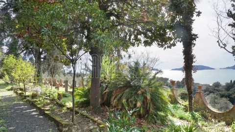 Century Villa Panoramic View Buit in 1800, 10 bedrooms in Lerici unique for sale For Super Rich