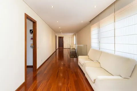 Elegant Villa Panoramic View heated outdoor pool, 5 bedrooms in Porto real estate for sale For Super Rich