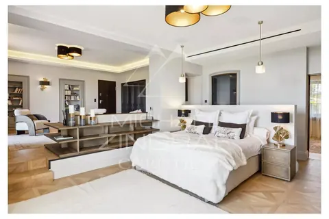 Bastide Villa Built 1920 hillside panoramic view of the sea and the Esterel mountains, 13 bedrooms in Mougins - French Riviera expensive for sale For Super Rich