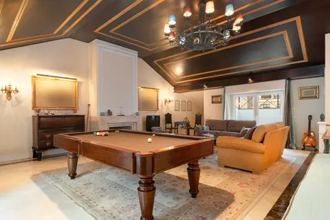 Elegant House City View two balconies, 5 bedrooms in Lisbon price for sale For Super Rich