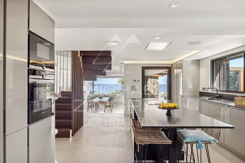 Modern Villa Direct access to the sea large terraces adjoining a long pool, 9 bedrooms in Théoule Sur Mer - French Riviera value for sale For Super Rich