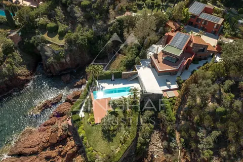 Modern Villa Direct access to the sea large terraces adjoining a long pool, 9 bedrooms in Théoule Sur Mer - French Riviera Used for sale For Super Rich