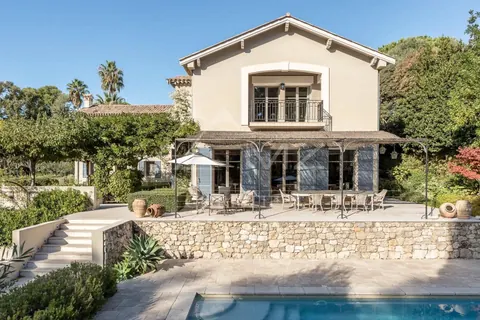 Century Villa 400 year old farm 800m away from the seaside, 7 bedrooms in Antibes - French Riviera value for sale For Super Rich