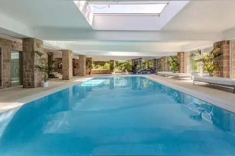 Luxury House swimming pool jacuzzi, sauna, 8 bedrooms in Cascais real estate for sale For Super Rich