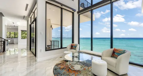Luxury Villa Beach Front Caribbean Sea views, 5 bedrooms in Seven Mile Beach luxury for sale For Super Rich Luxury Villa Beach Front Caribbean Sea views, 5 bedrooms in Seven Mile Beach luxury for sale For Super Rich