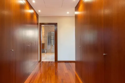 Elegant Villa Panoramic View heated outdoor pool, 5 bedrooms in Porto luxury for sale For Super Rich