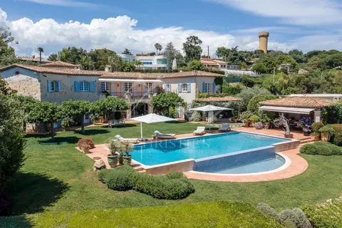Premium Villa Breathtaking panoramic sea view over the sea ​​and the Glaïeuls  swimming pool, pool house bowling, 8 bedrooms in Cannes - French Riviera top for sale For Super Rich