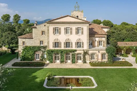Medieval House Built in 1920 25m marble swimming pool, Tennis court, 10 bedrooms in Mougins - French Riviera Used for sale For Super Rich