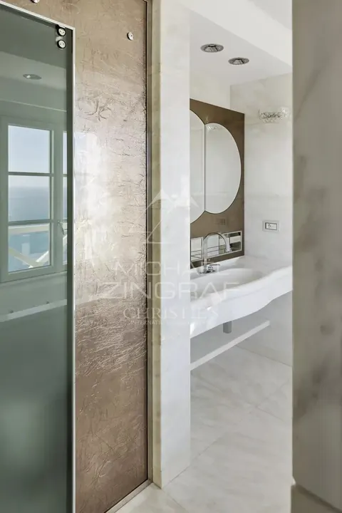 Elegant Villa Breathtaking panoramic views of sea and Monaco Cinema, Fitness, Spa, Pool, 5 bedrooms in Roquebrune Cap Martin exclusive for sale For Super Rich
