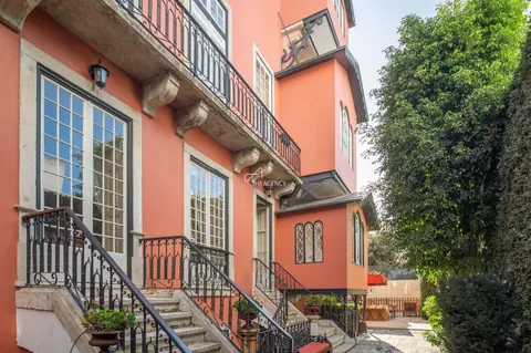 Century Apartment Palácio Mello Historic 1789, 5 bedrooms in Lisbon real estate for sale For Super Rich