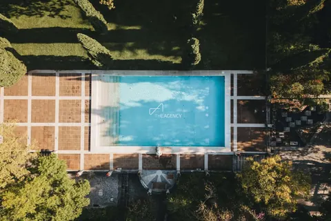 Century House Palace 18th Historic Gem, 7 bedrooms in Lisbon top for sale For Super Rich
