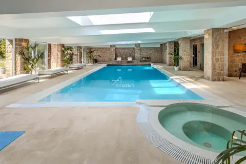 Luxury House swimming pool jacuzzi, sauna, 8 bedrooms in Cascais luxury for sale For Super Rich