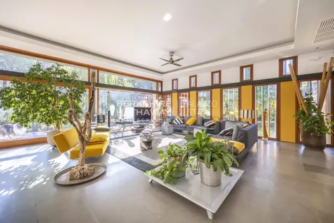 Architectural Villa large swimming pool, 6 bedrooms in Florence value for sale For Super Rich Architectural Villa large swimming pool, 6 bedrooms in Florence value for sale For Super Rich