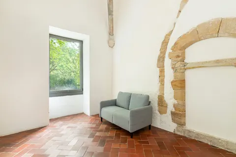 Medieval Ranch/Farm 16th century. Medieval Palace, 10 bedrooms in Belas deal for sale For Super Rich