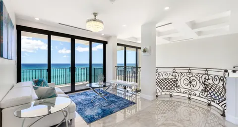 Luxury Villa Beach Front Caribbean Sea views, 5 bedrooms in Seven Mile Beach ultra luxury for sale For Super Rich Luxury Villa Beach Front Caribbean Sea views, 5 bedrooms in Seven Mile Beach ultra luxury for sale For Super Rich