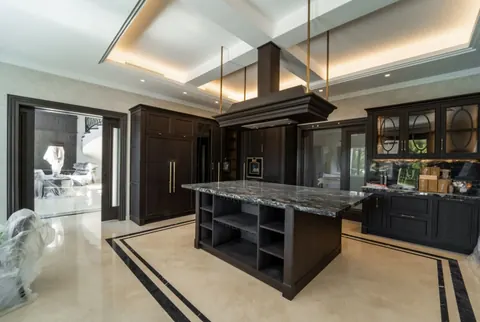 Elegant Villa Sierra Blanca Turkish bath, 6 bedrooms in Golden Mile - Marbella ultra luxury for sale For Super Rich