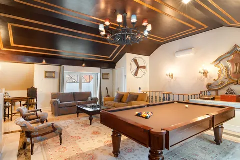 Elegant House City View two balconies, 5 bedrooms in Lisbon Classified ads for sale For Super Rich