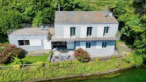 Elegant Villa Lake View directly on the shores, 5 bedrooms in Brienno - Lake Como search for sale For Super Rich
