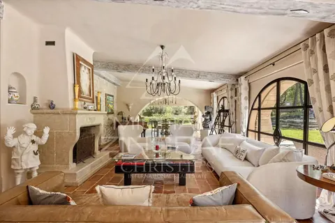 Country Ranch/Farm halfway between Cannes and Monaco haven of peace, 7 bedrooms in Roquefort-les-Pins deal for sale For Super Rich