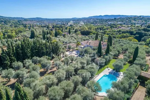 Palladian Style Villa Panoramic View 800 Olive trees, 9 bedrooms in Grasse - French Riviera New for sale For Super Rich