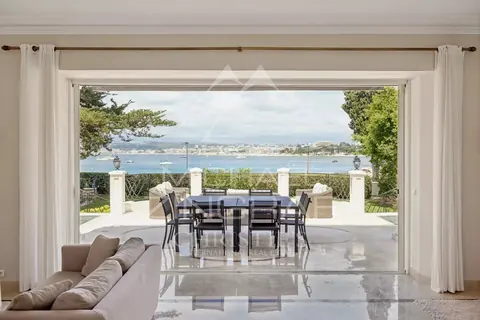 Elegant Villa breathtaking view of the Bay of Juan-les-Pins Tennis court, pool, 10 bedrooms in Cap d'Antibes, French Riviera ultra luxury for sale For Super Rich