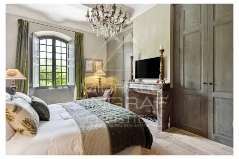 Country Villa One of a kind XVIII th century bastide with pool, 10 bedrooms in Cotignac - French Riviera price for sale For Super Rich