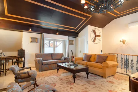 Elegant House City View two balconies, 5 bedrooms in Lisbon deal for sale For Super Rich