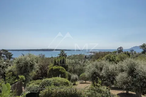 Elegant Villa Heart Californie Jacuzzi overlooking the sea, the Lérins islands and Palm Beach, 4 bedrooms in Cannes Used for sale For Super Rich