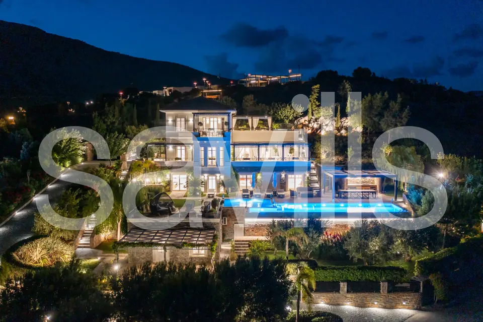 Elegant Villa waterfront property private beach & jacuzzi, 5 bedrooms in Elounda - Crete for sale For Super Rich Elegant Villa waterfront property private beach & jacuzzi, 5 bedrooms in Elounda - Crete for sale For Super Rich