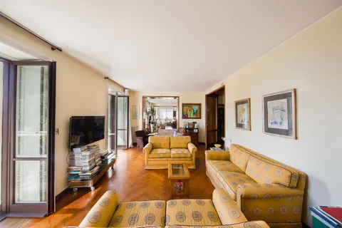 Century Villa Lake View Built 1900, 9 bedrooms in Lake Maggiore search for sale For Super Rich