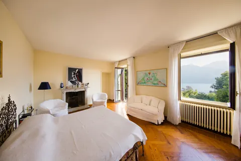 Century Villa Lake View Built 1900, 9 bedrooms in Lake Maggiore best for sale For Super Rich