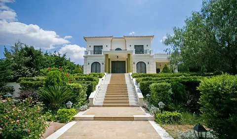 Spacious House Garden view 3 levels, 8 bedrooms in Vari best for sale For Super Rich