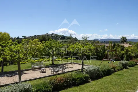 Luxury Villa Top-of-the-range amenitie 15x6m heated swimming pool, 7 bedrooms in Mougins - French Riviera available for sale For Super Rich