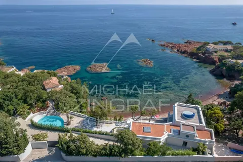 High-end Villa Waterfront 2 accesses to sea, Swimming pool, 6 bedrooms in Anthéor - French Riviera