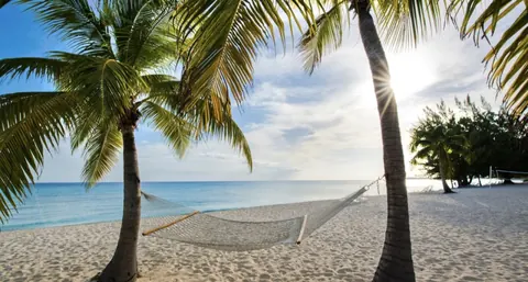 Luxury Apartment Beach Front Panoramic View, 4 bedrooms in Seven Mile Beach exclusive for sale For Super Rich
