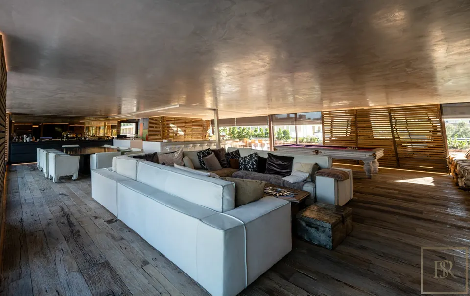 Luxury Penthouse Panoramic 200 sqm balcony and 360 degree view Outdoor jacuzzi & Spa, 4 bedrooms in St-Moritz for sale For Super Rich Luxury Penthouse Panoramic 200 sqm balcony and 360 degree view Outdoor jacuzzi & Spa, 4 bedrooms in St-Moritz for sale For Super Rich